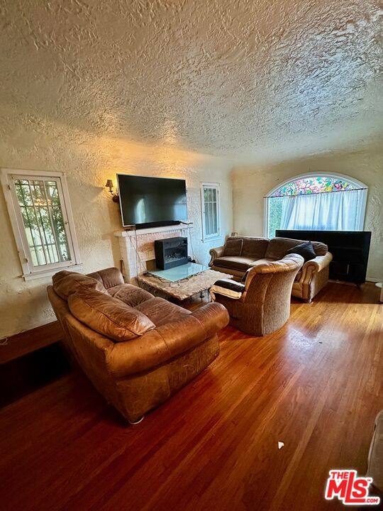 Apartment for rent at 1362 Masselin Ave, Los Angeles, CA 90019