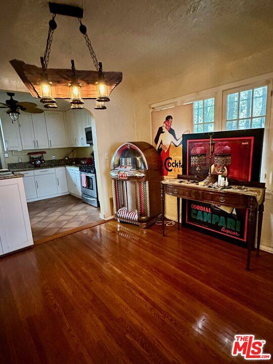 Apartment for rent at 1362 Masselin Ave, Los Angeles, CA 90019