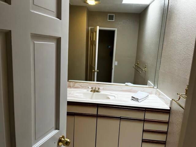 Apartment for rent at 45618 Panorama Dr, Palm Desert, CA 92260