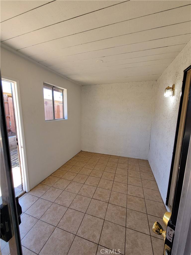 Apartment for rent at 16001 Green Hill Dr #1, Victorville, CA 92394