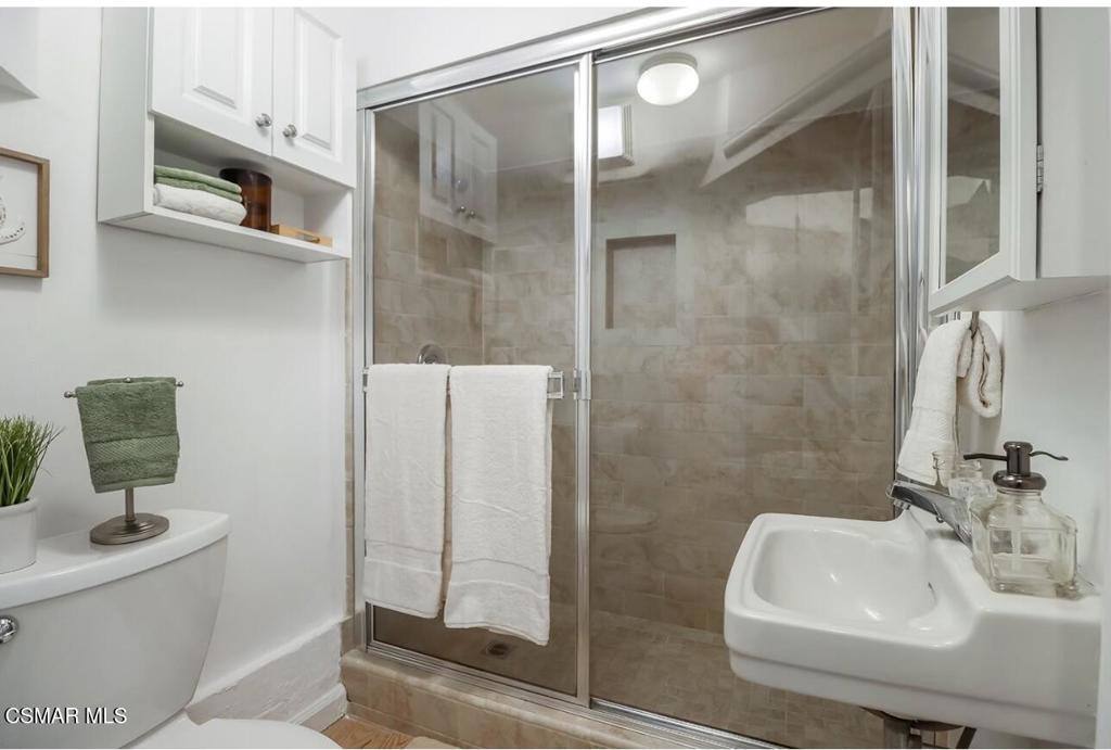 Apartment for rent at 1637 Malcolm Ave, Los Angeles, CA 90024