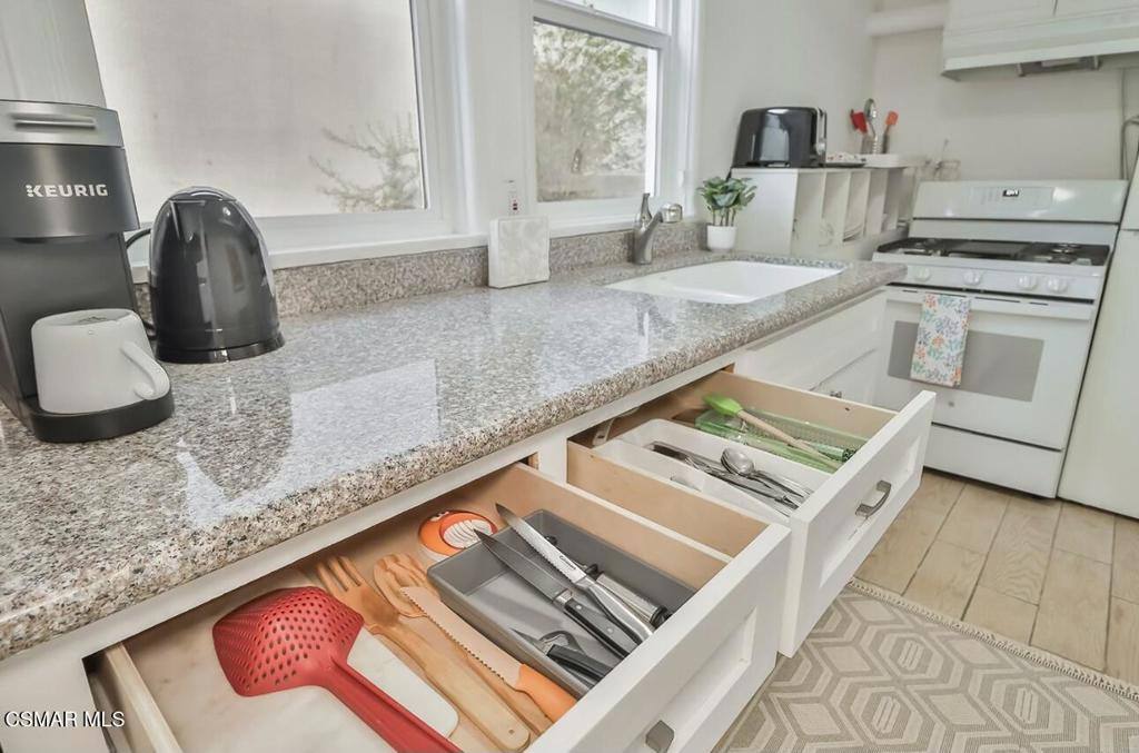 Apartment for rent at 1637 Malcolm Ave, Los Angeles, CA 90024