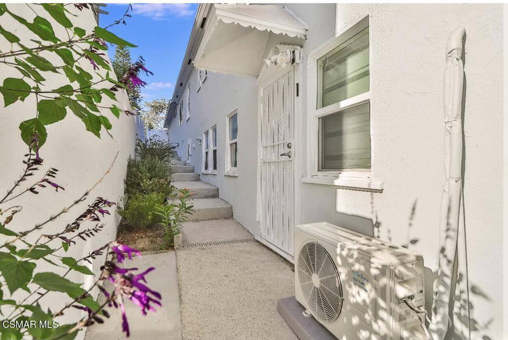 Apartment for rent at 1637 Malcolm Ave, Los Angeles, CA 90024