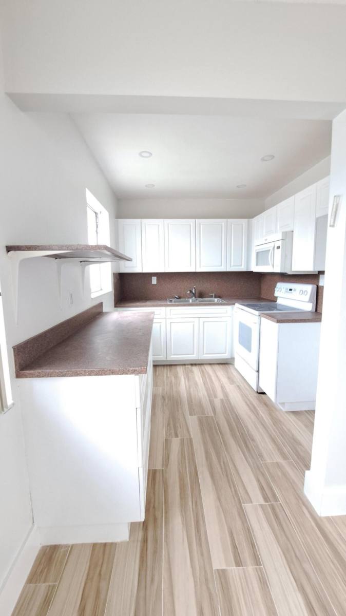 Apartment for rent at 11 Kingswood E #11, West Palm Beach, FL 33417
