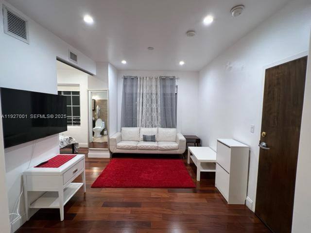 Apartment for rent at 526 15th St #526-2, Miami Beach, FL 33139