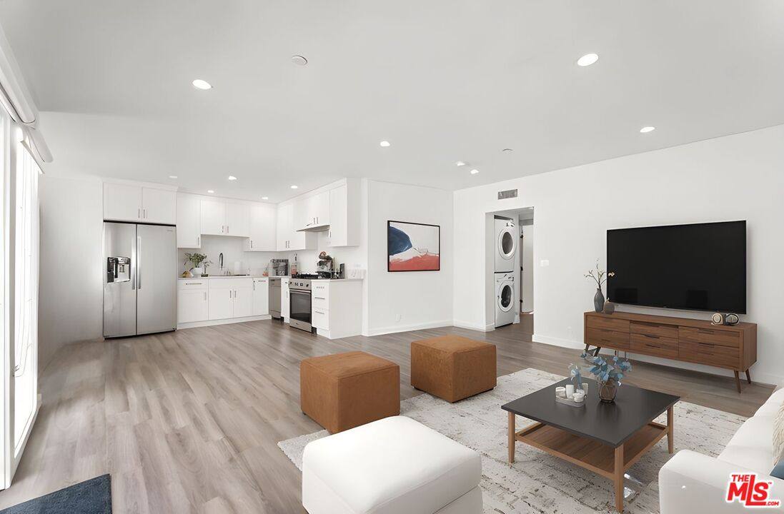 Apartment for rent at 1254 9th St #1254C, Santa Monica, CA 90401