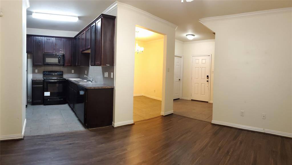 Townhouse for rent at 3015 Tudor Lane, Irving, TX 75060