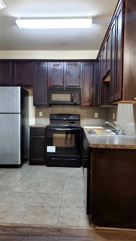Townhouse for rent at 3015 Tudor Lane, Irving, TX 75060