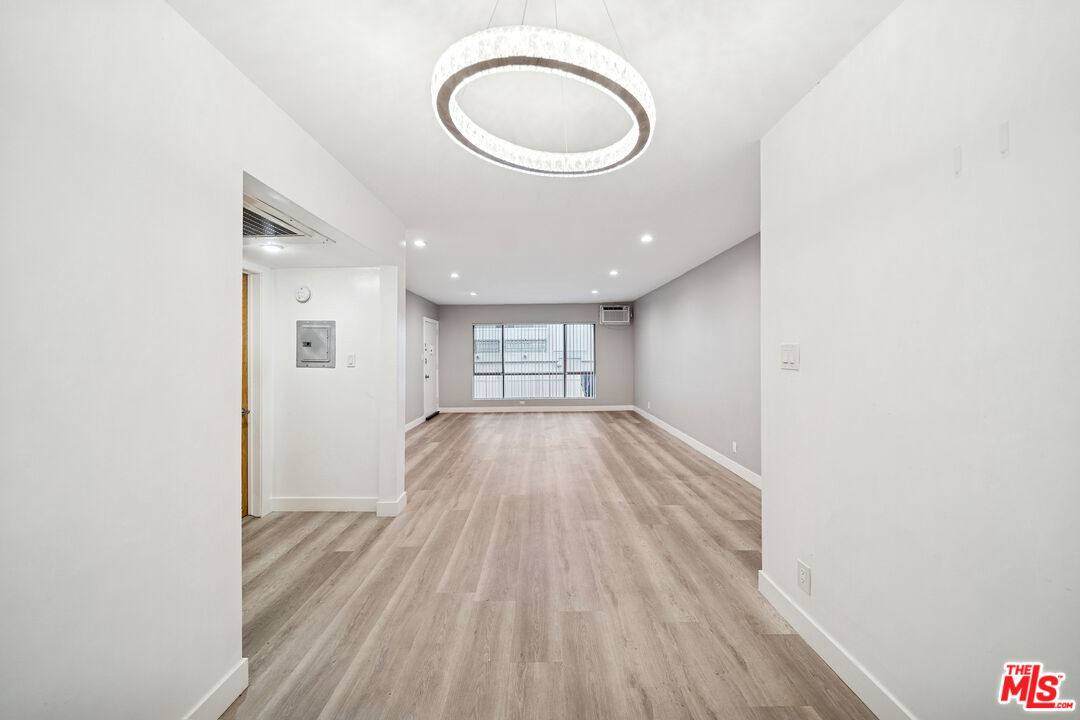 Apartment for rent at 326 S Serrano Ave #326-4, Los Angeles, CA 90020