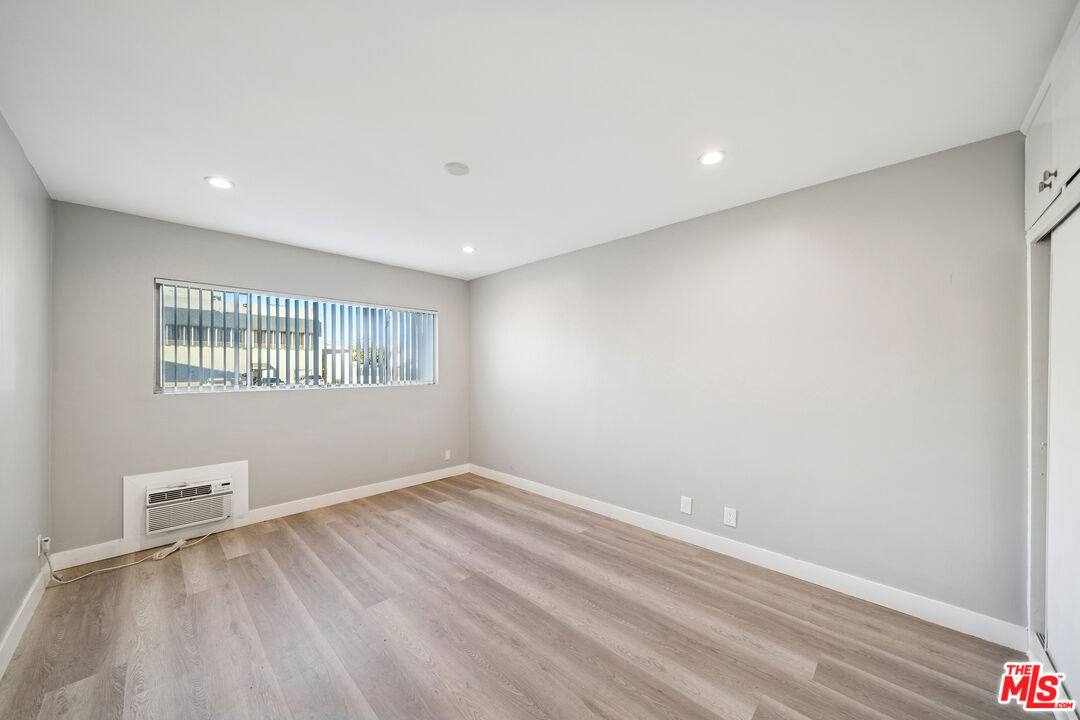 Apartment for rent at 326 S Serrano Ave #326-4, Los Angeles, CA 90020