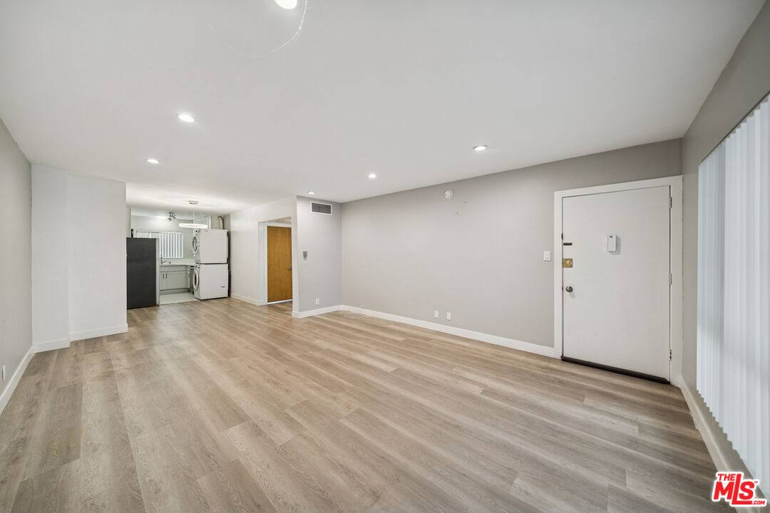 Apartment for rent at 326 S Serrano Ave #326-4, Los Angeles, CA 90020