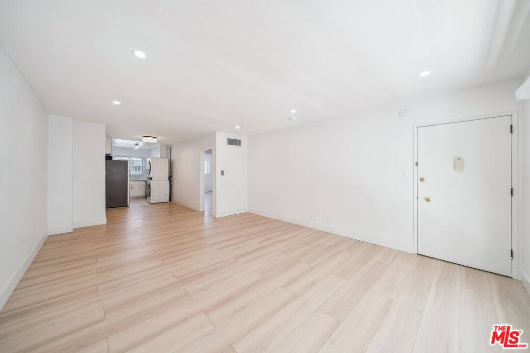 Apartment for rent at 326 S Serrano Ave #326-4, Los Angeles, CA 90020