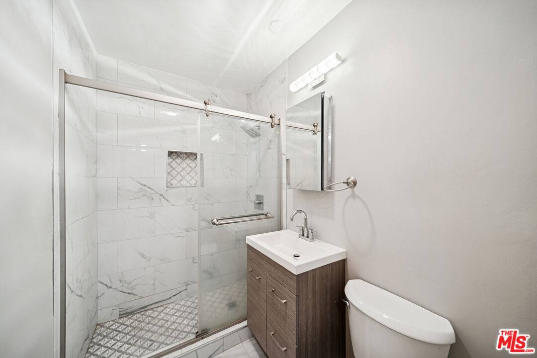 Apartment for rent at 326 S Serrano Ave #326-4, Los Angeles, CA 90020