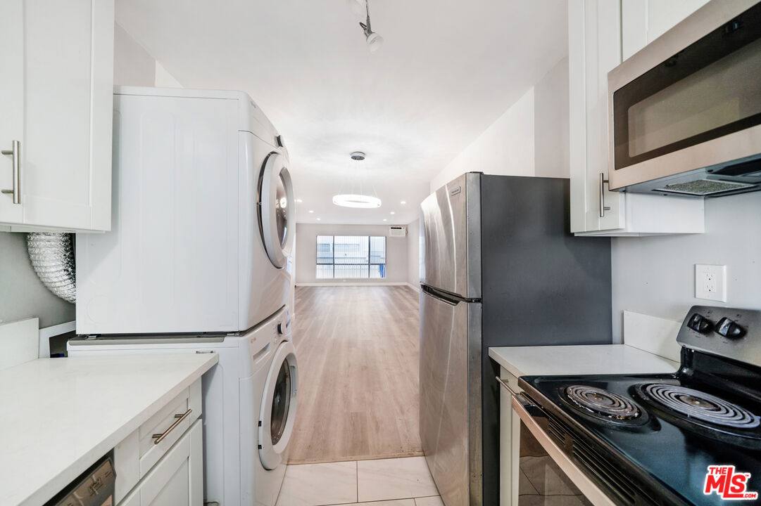 Apartment for rent at 326 S Serrano Ave #326-4, Los Angeles, CA 90020