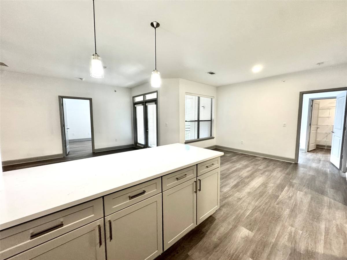 Apartment for rent at 3333 Weslayan St #1113, Houston, TX 77027