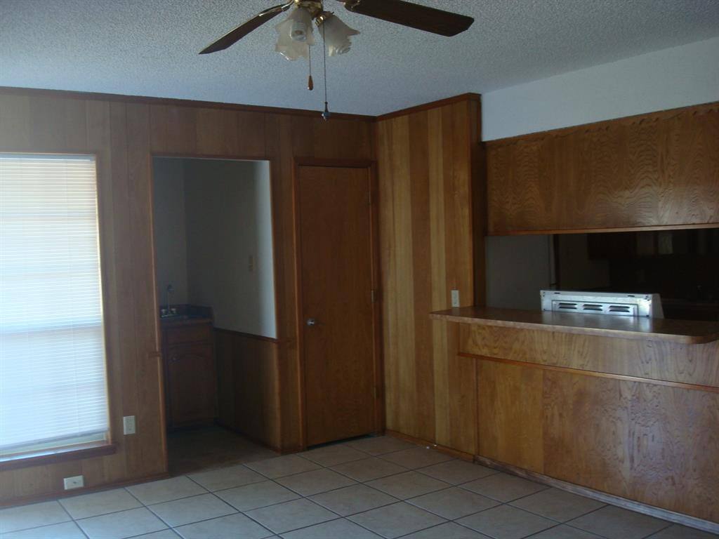 Apartment for rent at 615 E Renfro St #615, Burleson, TX 76028