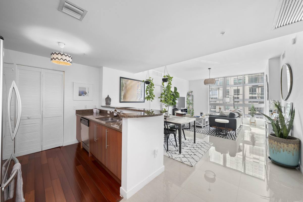 Apartment for rent at 300 S Biscayne Blvd #300T3604, Miami, FL 33131
