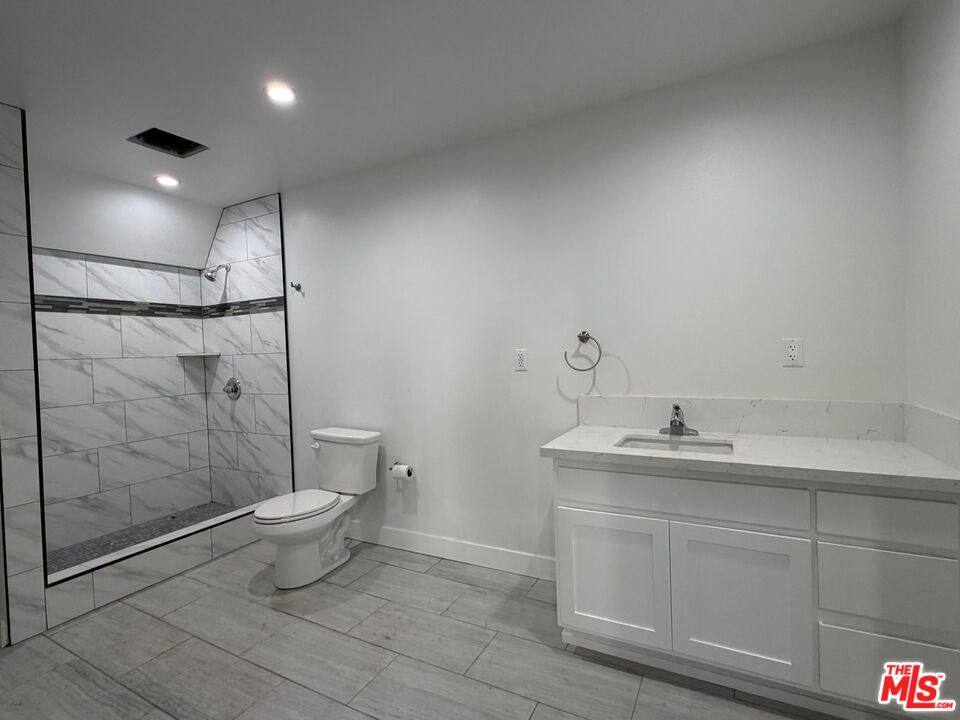 Apartment for rent at 3568 S Budlong Ave #6, Los Angeles, CA 90007
