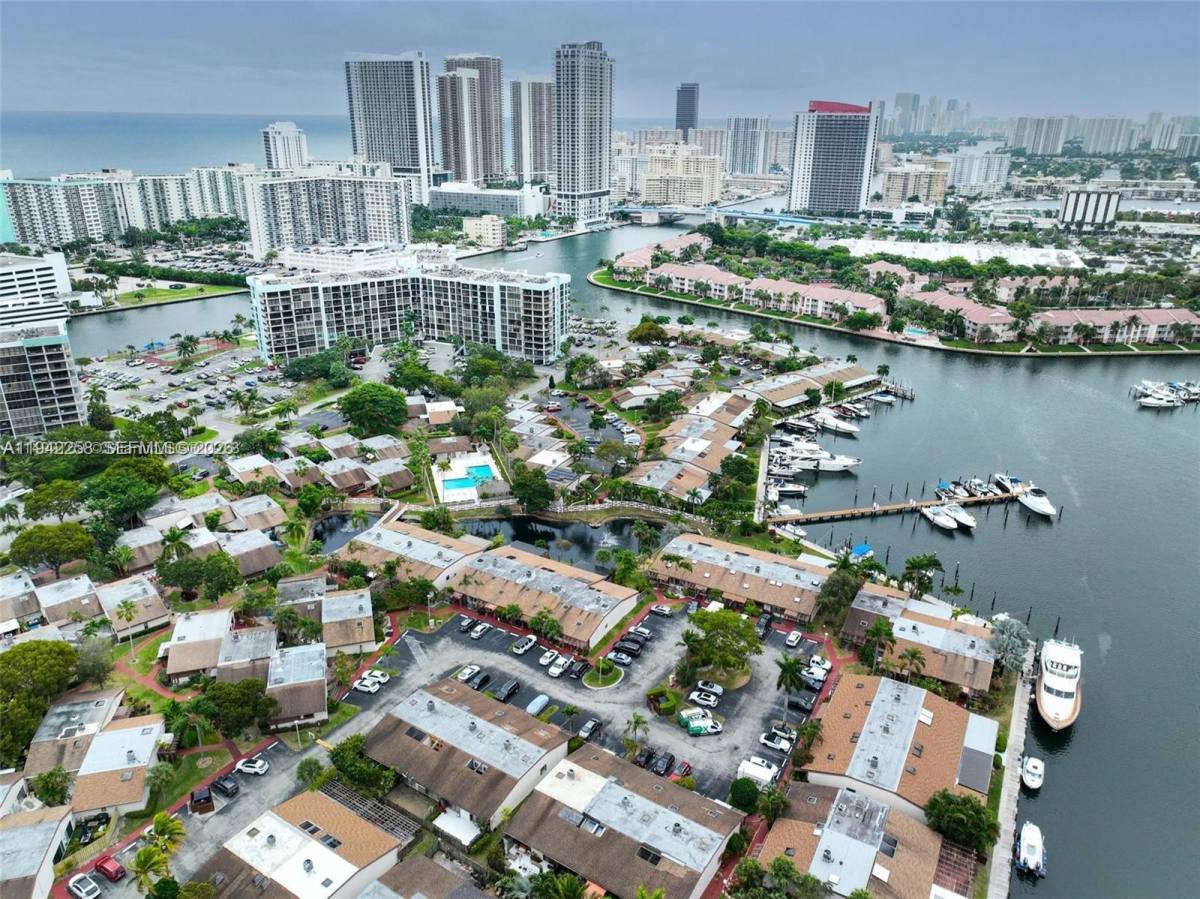Townhouse for rent at 2753 Parkview Dr S, Hallandale, FL 33009