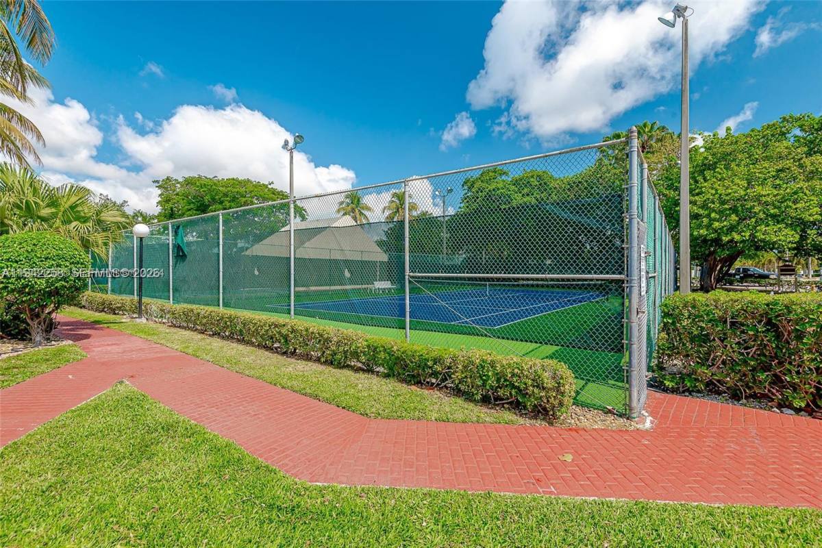 Townhouse for rent at 2753 Parkview Dr S, Hallandale, FL 33009