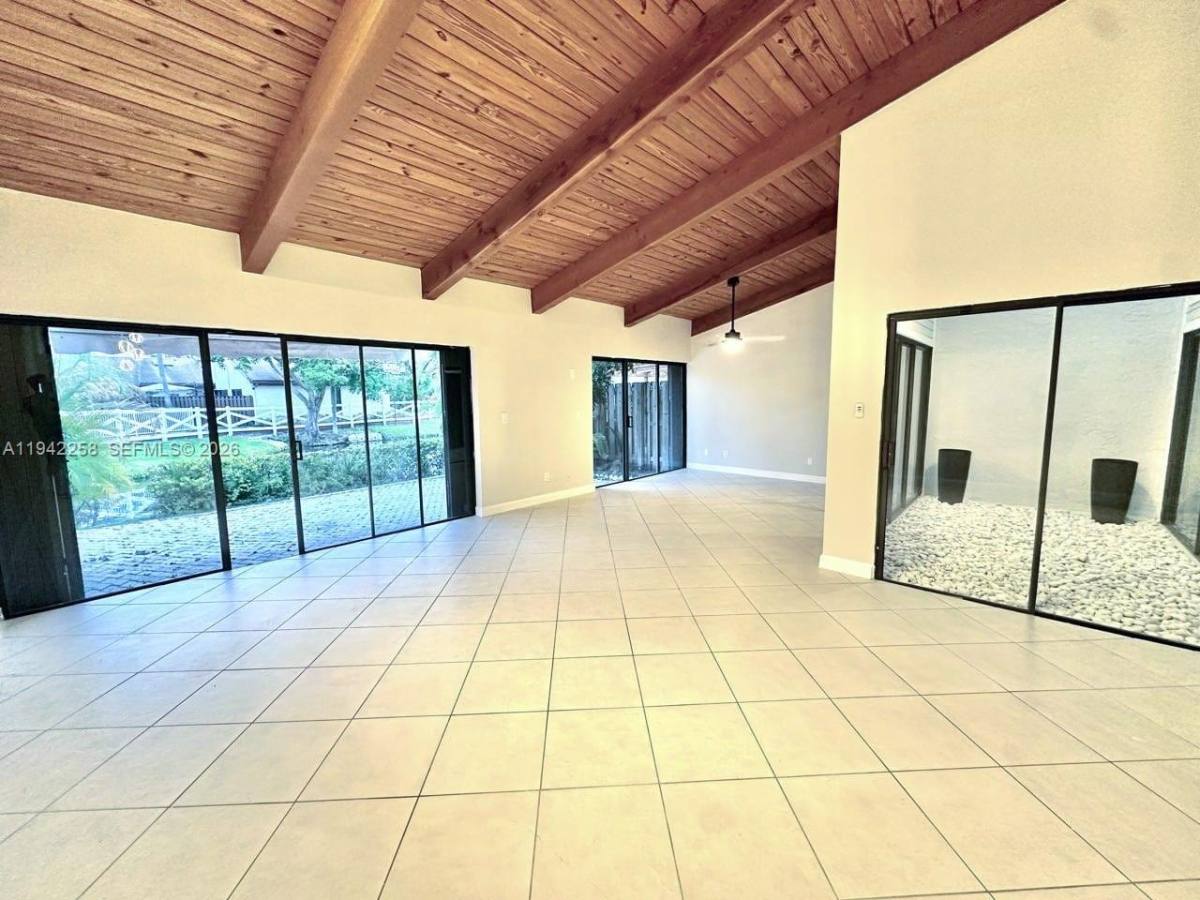 Townhouse for rent at 2753 Parkview Dr S, Hallandale, FL 33009