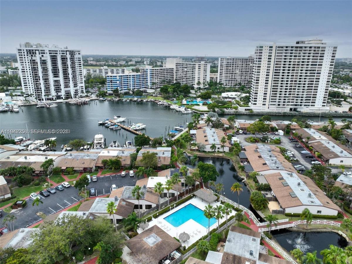 Townhouse for rent at 2753 Parkview Dr S, Hallandale, FL 33009