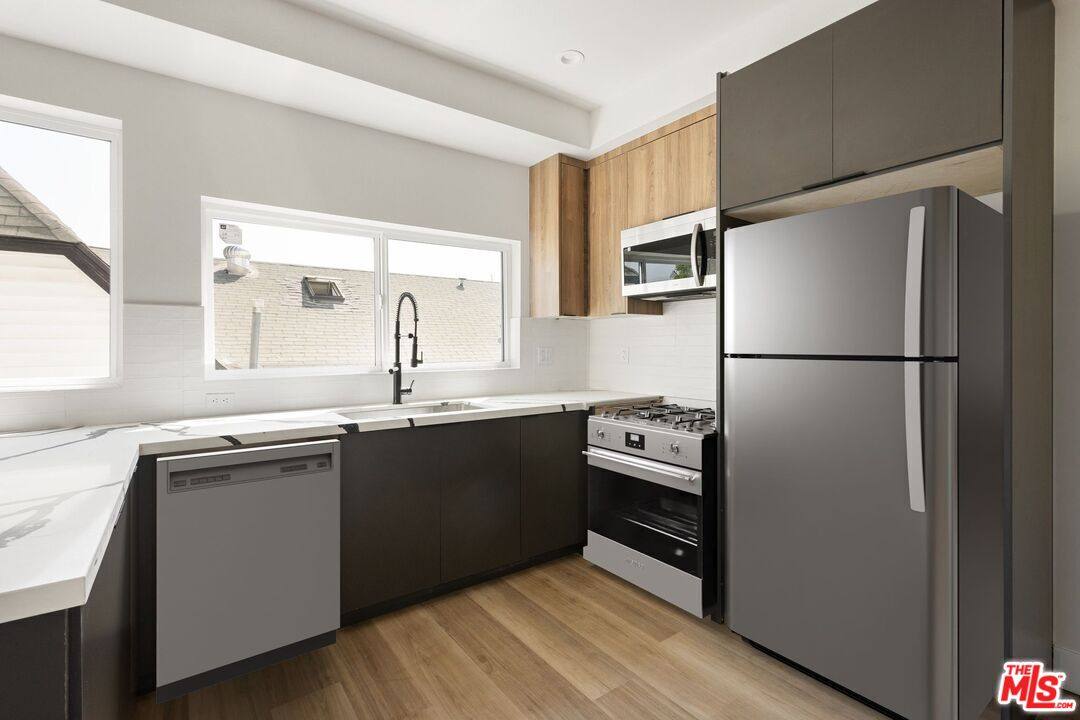 Apartment for rent at 716 W 41st Place #7163 4, Los Angeles, CA 90037