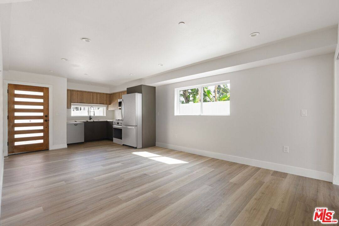 Apartment for rent at 716 W 41st Place #7163 4, Los Angeles, CA 90037