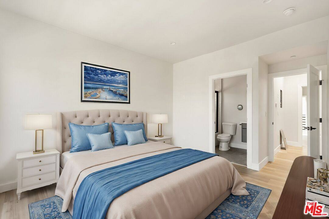Apartment for rent at 716 W 41st Place #7163 4, Los Angeles, CA 90037