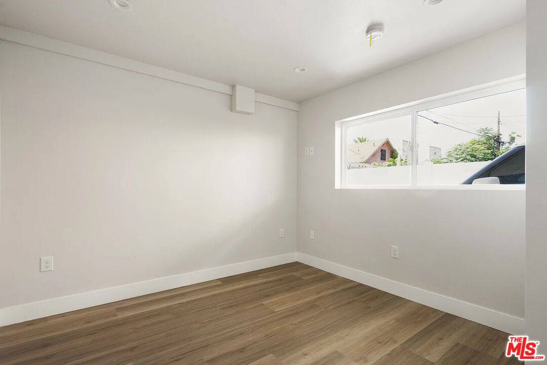 Apartment for rent at 716 W 41st Place #7163 4, Los Angeles, CA 90037