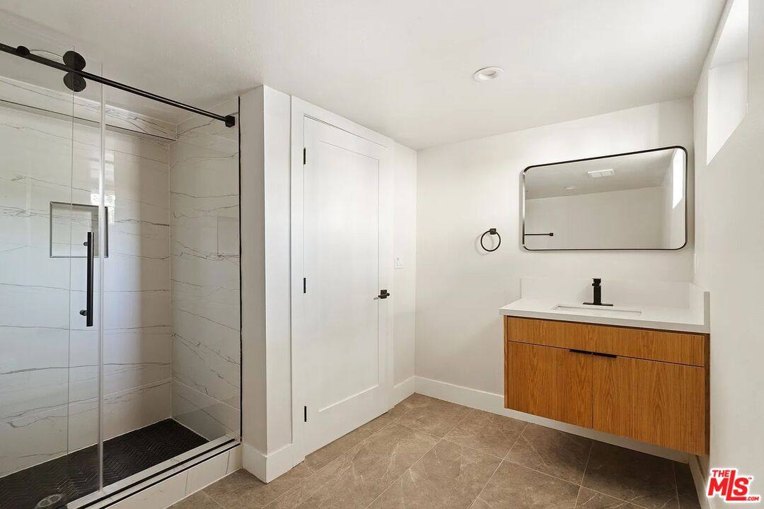 Apartment for rent at 716 W 41st Place #7163 4, Los Angeles, CA 90037