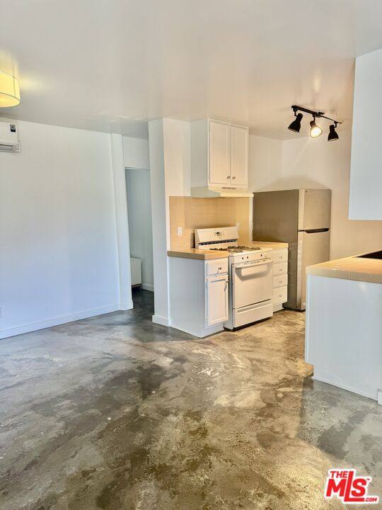 Apartment for rent at 511 Rialto Ave #511-1, Venice, CA 90291