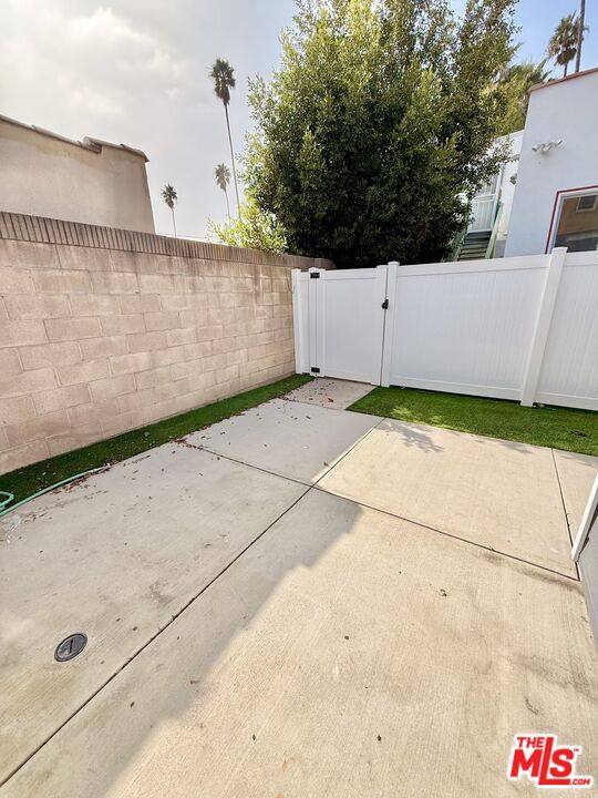 Apartment for rent at 3900 2nd Ave #2312, Los Angeles, CA 90008