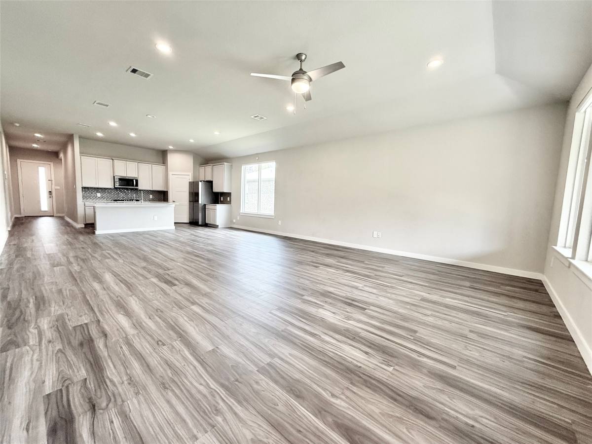 Apartment for rent at 14273 Lake Lodge Dr, Conroe, TX 77384