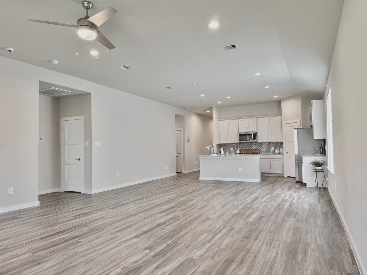 Apartment for rent at 14273 Lake Lodge Dr, Conroe, TX 77384