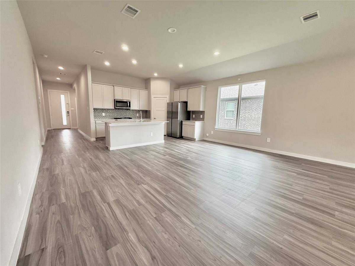 Apartment for rent at 14273 Lake Lodge Dr, Conroe, TX 77384
