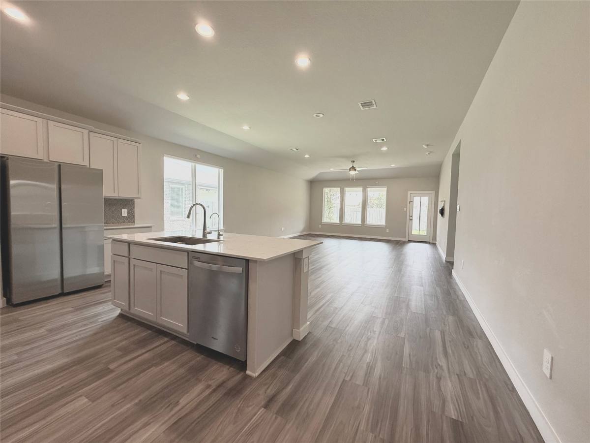 Apartment for rent at 14273 Lake Lodge Dr, Conroe, TX 77384