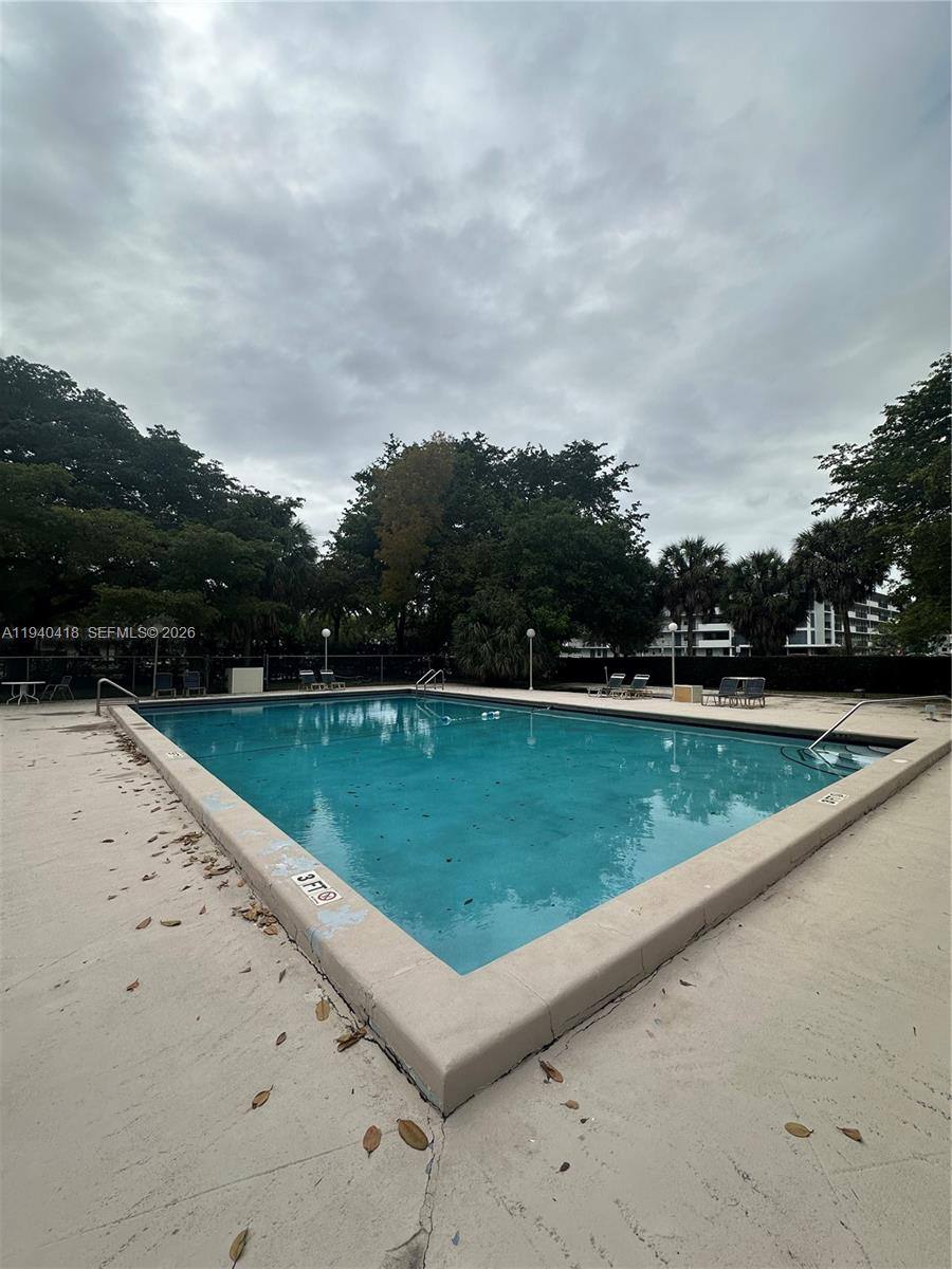 Apartment for rent at 919 Hillcrest Dr #303, Hollywood, FL 33021