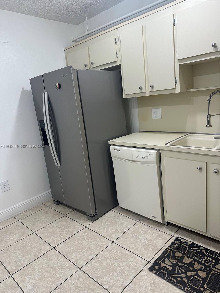 Apartment for rent at 919 Hillcrest Dr #303, Hollywood, FL 33021