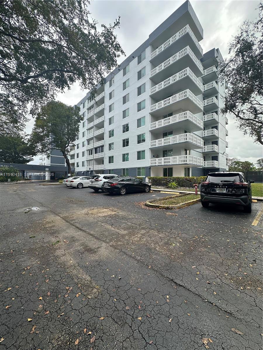 Apartment for rent at 919 Hillcrest Dr #303, Hollywood, FL 33021