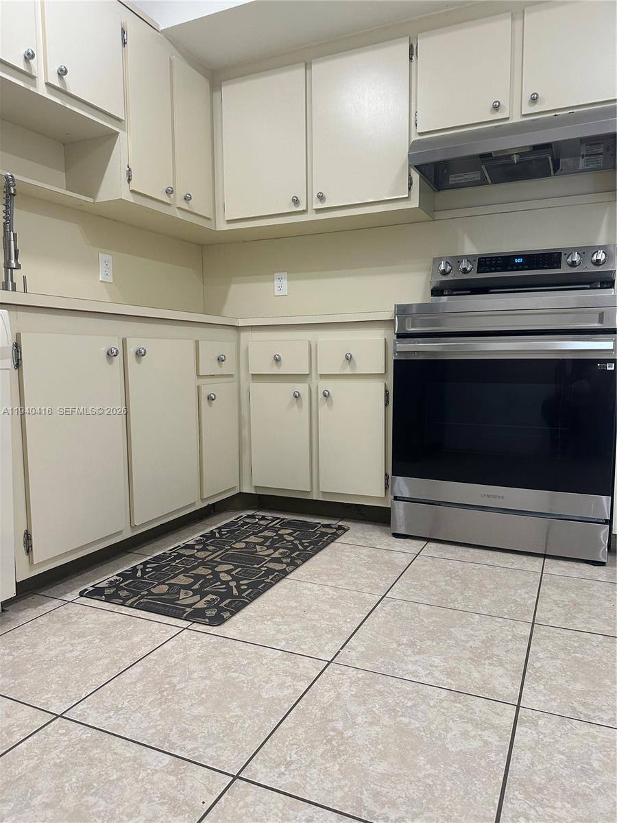 Apartment for rent at 919 Hillcrest Dr #303, Hollywood, FL 33021