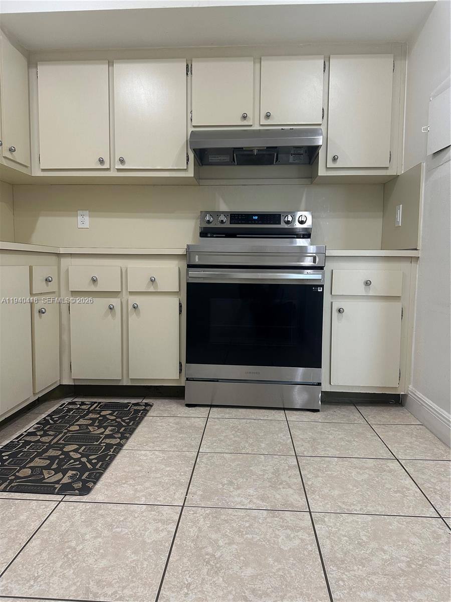 Apartment for rent at 919 Hillcrest Dr #303, Hollywood, FL 33021