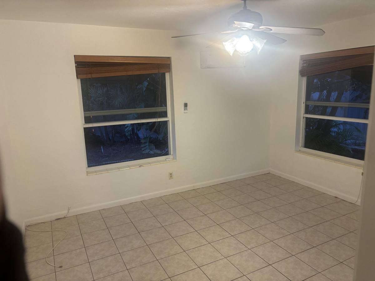 Apartment for rent at 2424 Grant St, Hollywood, FL 33020