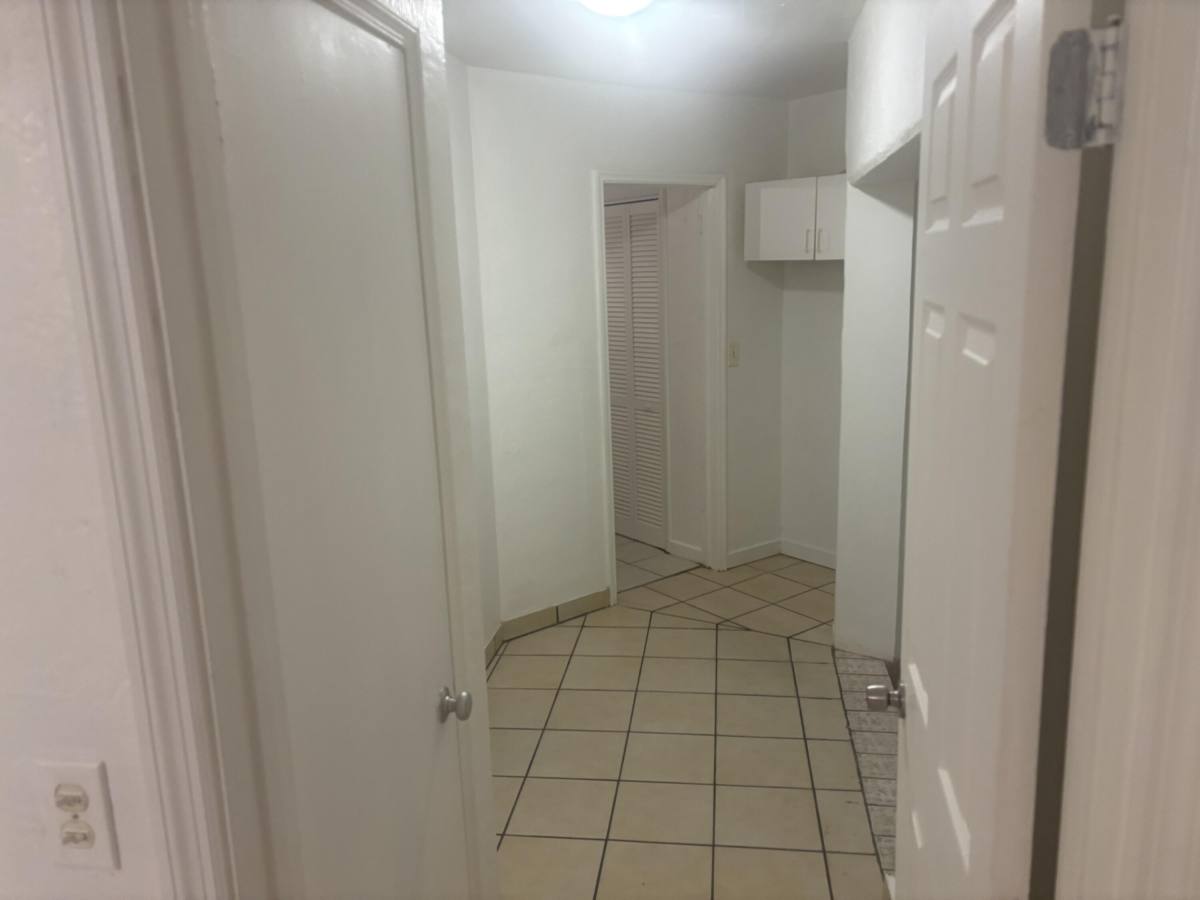 Apartment for rent at 2424 Grant St, Hollywood, FL 33020