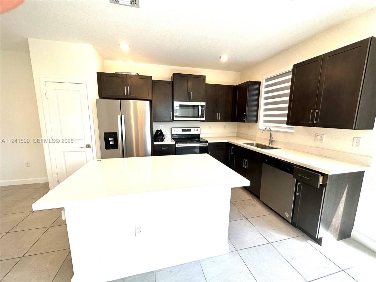 Townhouse for rent at 2418 SE 10th St, Homestead, FL 33035