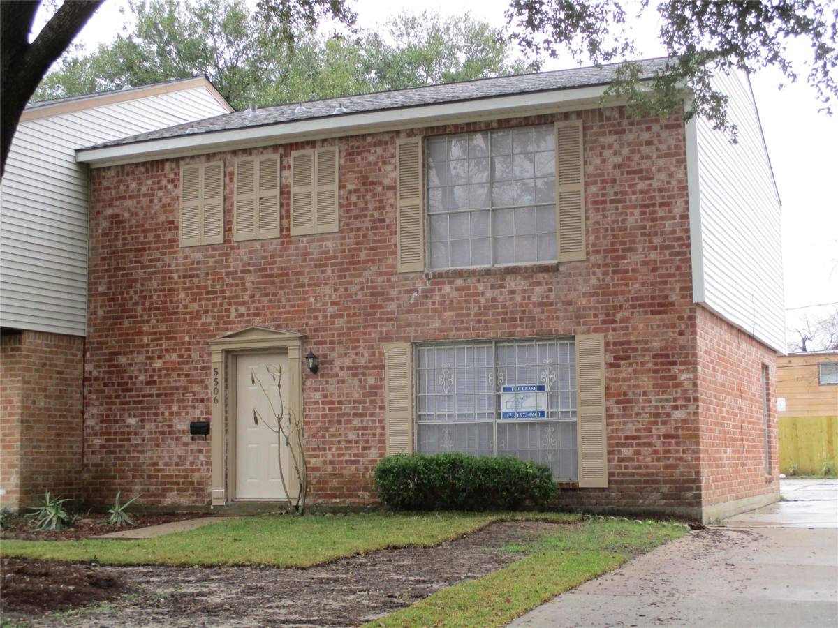 Townhouse for rent at 5506 Deep Forest Dr, Houston, TX 77092