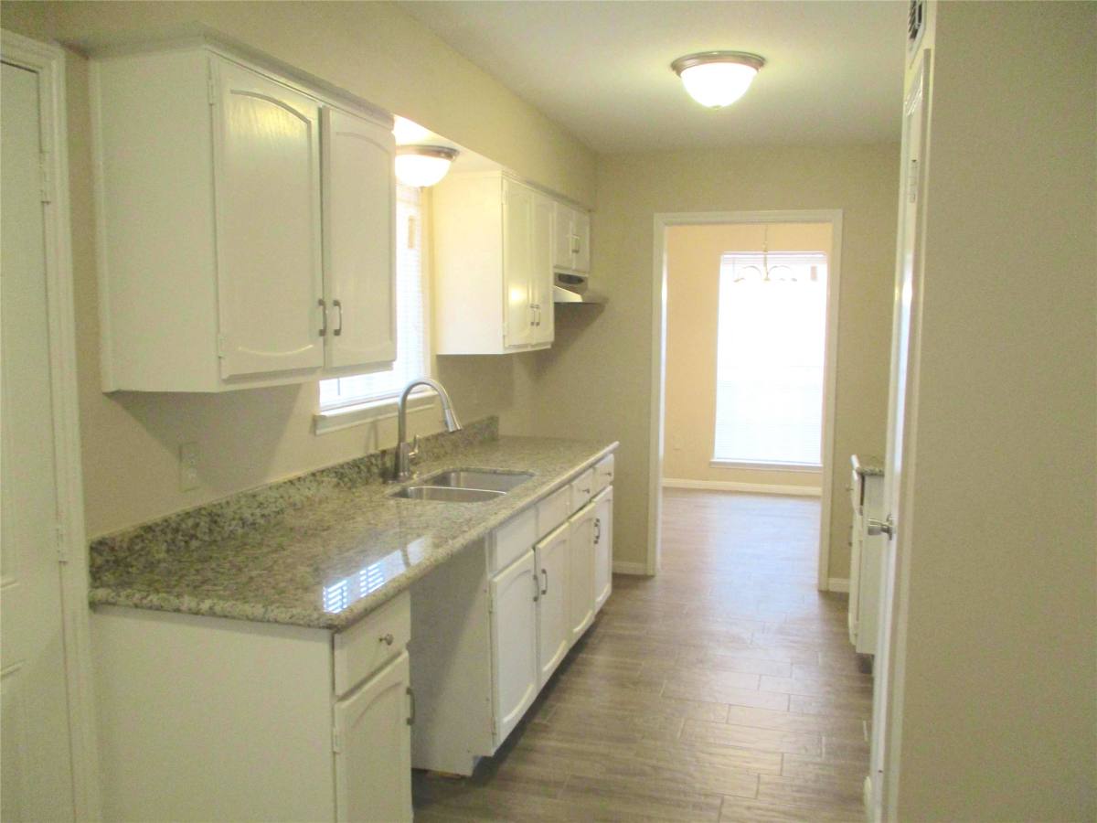 Townhouse for rent at 5506 Deep Forest Dr, Houston, TX 77092