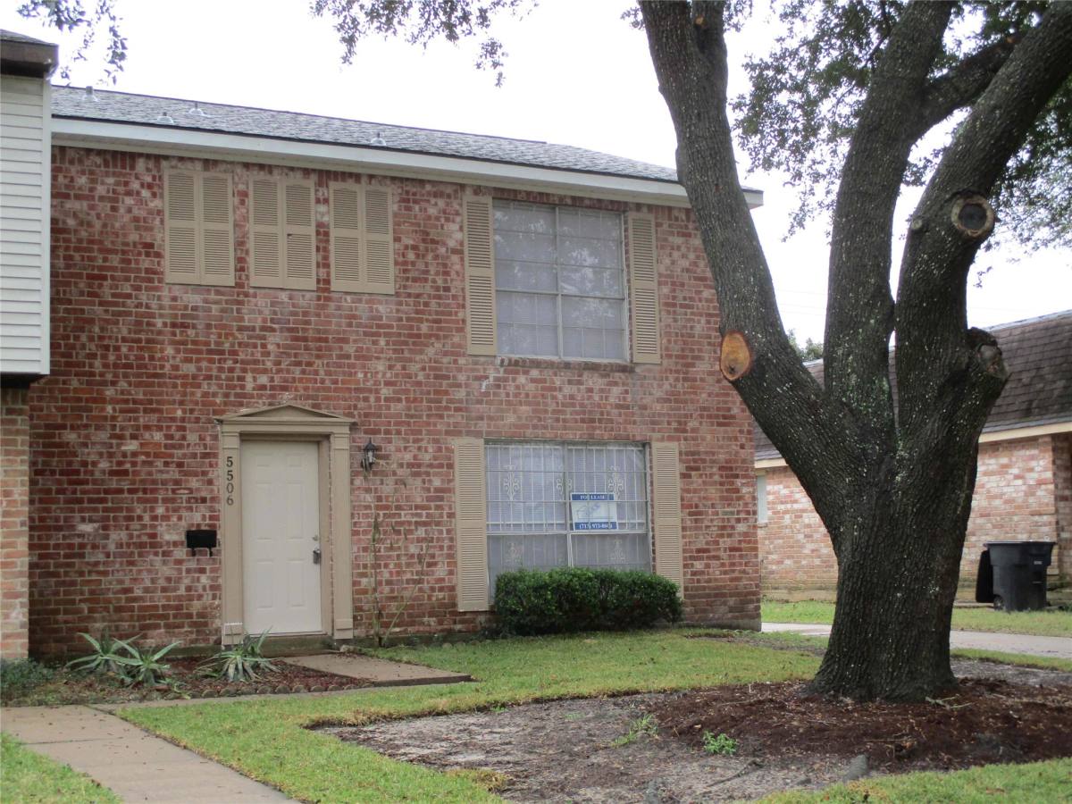 Townhouse for rent at 5506 Deep Forest Dr, Houston, TX 77092