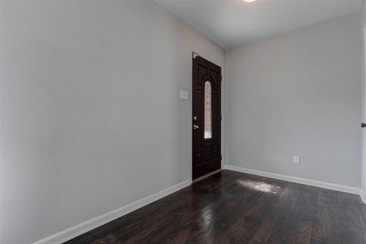 Apartment for rent at 12710 Westleigh Dr, Houston, TX 77077