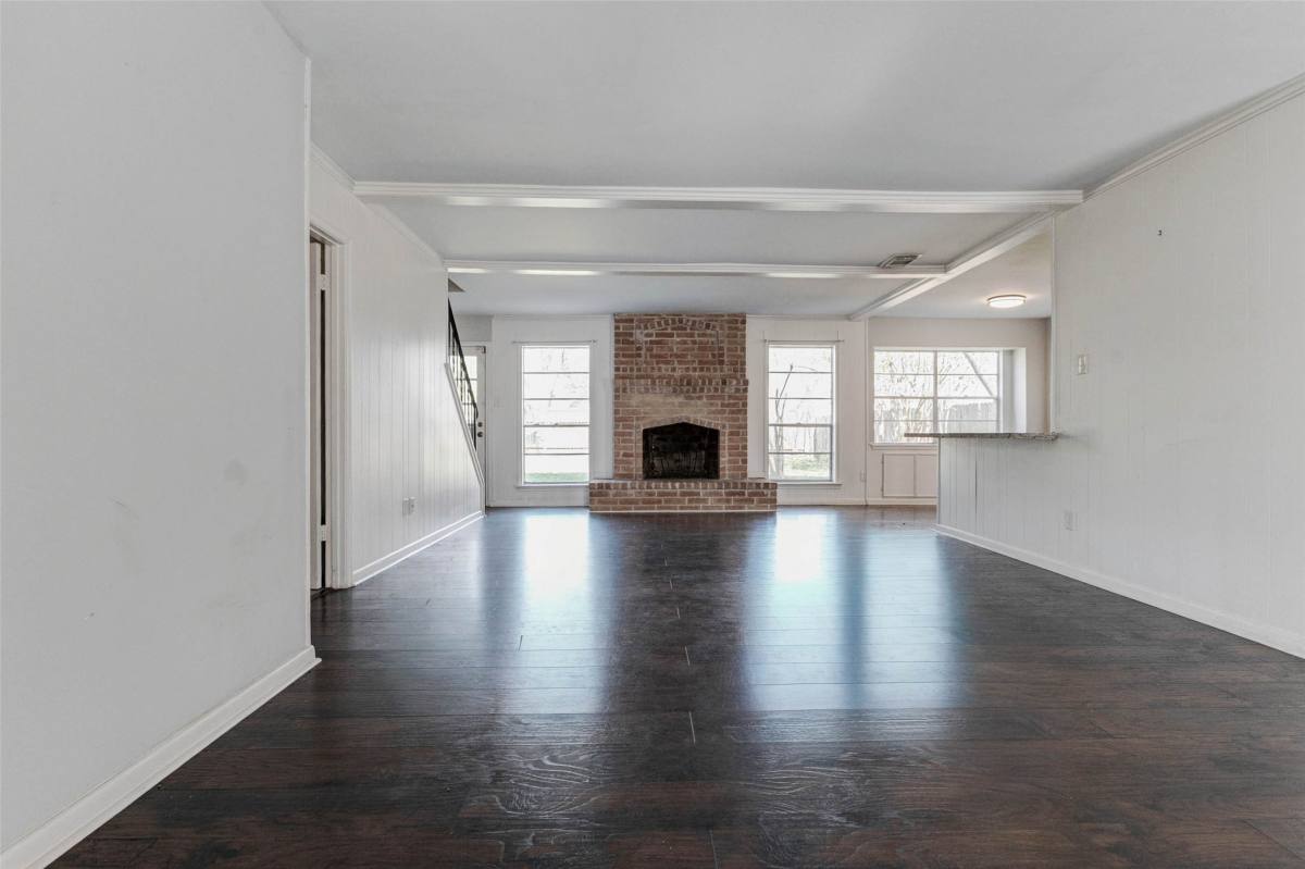 Apartment for rent at 12710 Westleigh Dr, Houston, TX 77077